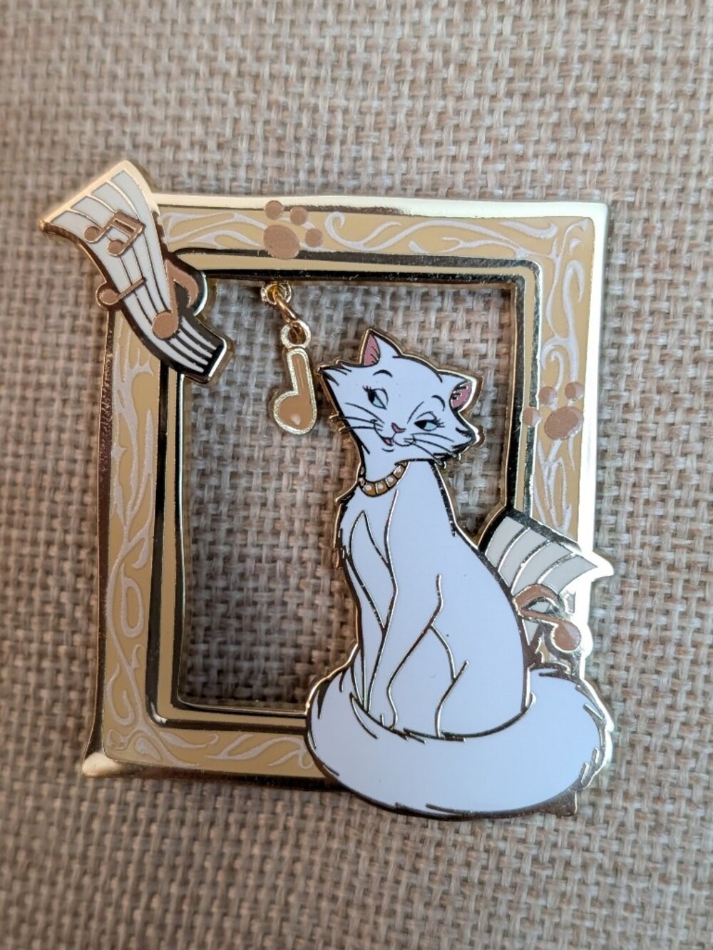 BoxLunch The Aristocats Pin Duchess frame